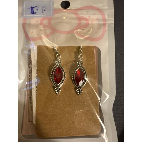 NWT Faux Marquis Shaped Ruby Earrings In A Silvertone Dangle Setting - Picture 4 of 5